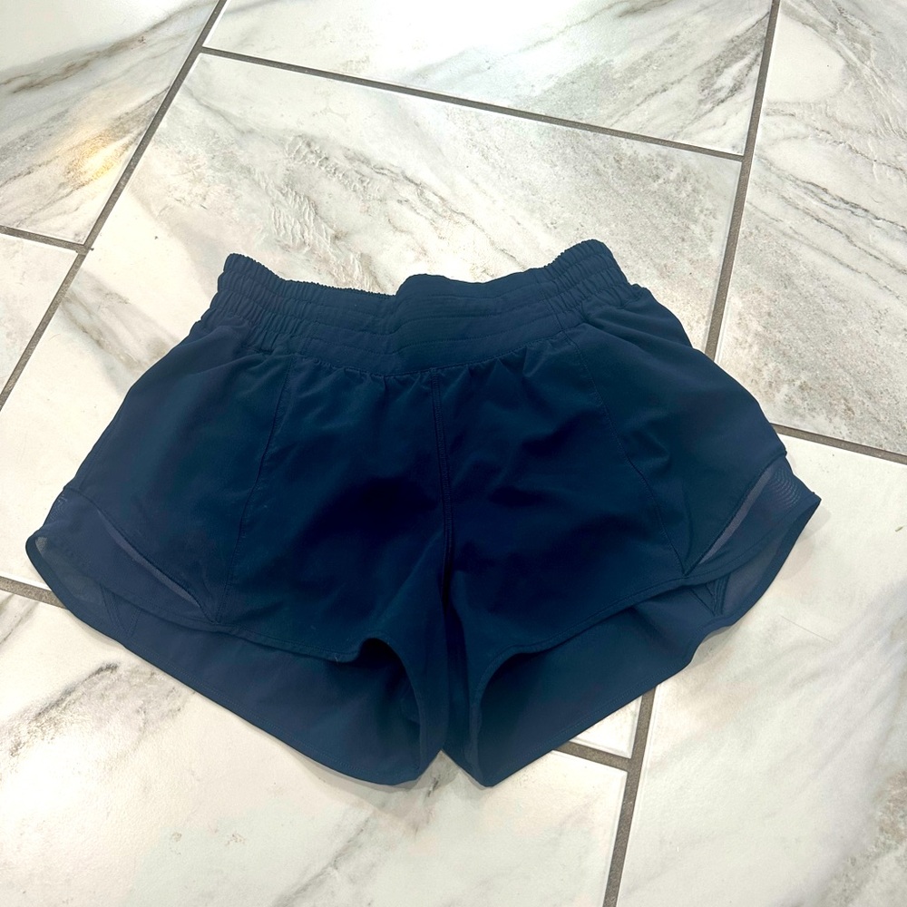 SOLD Lululemon Hotty Hot 2.5in high rise